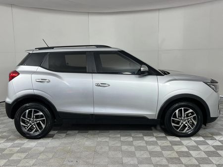 2022-Mahindra-XUV-300-15D-W8_17