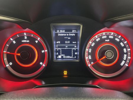 2022-Mahindra-XUV-300-15D-W8_2