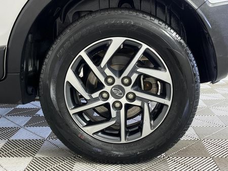 2022-Mahindra-XUV-300-15D-W8_6