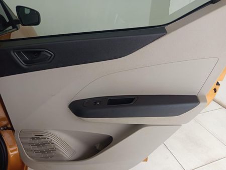 2024-Renault-Triber-10-Expression_13