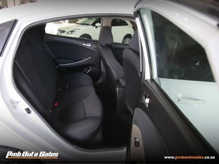 2019-Hyundai-Accent-16-GLS-Fluid_12