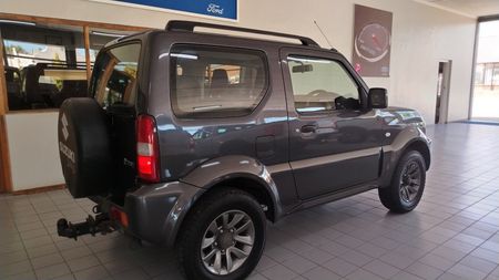 2016-Suzuki-Jimny-13_3