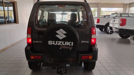 2016-Suzuki-Jimny-13_4