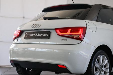 2012-Audi-A1-14-TFSI-3-dr-Ambition_11