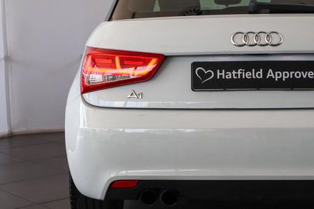 2012-Audi-A1-14-TFSI-3-dr-Ambition_12