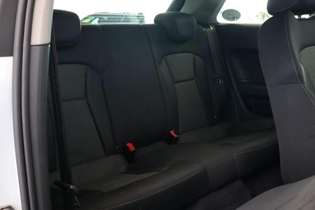 2012-Audi-A1-14-TFSI-3-dr-Ambition_14