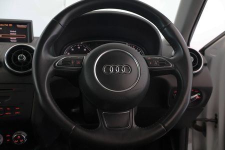 2012-Audi-A1-14-TFSI-3-dr-Ambition_19