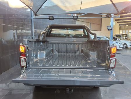2026-Isuzu-D-Max-19-DDI-HR-X-Rider-Auto-Double-Cab_10