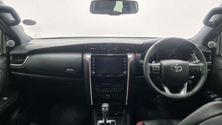2025-Toyota-Fortuner-28-GD-6-4x4-Auto_10