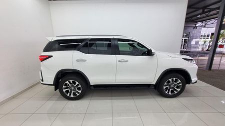 2025-Toyota-Fortuner-28-GD-6-4x4-Auto_1