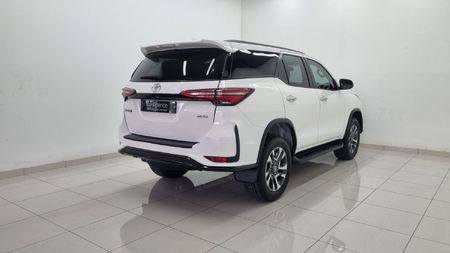 2025-Toyota-Fortuner-28-GD-6-4x4-Auto_25