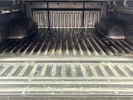 2019-Nissan-Navara-23D-Stealth-Double-Cab_13