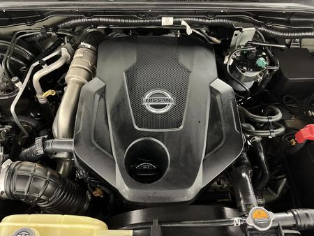 2019-Nissan-Navara-23D-Stealth-Double-Cab_14