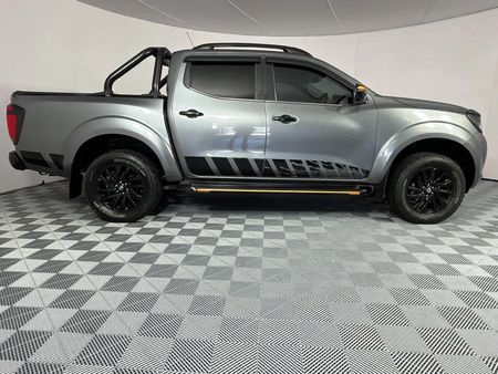 2019-Nissan-Navara-23D-Stealth-Double-Cab_18