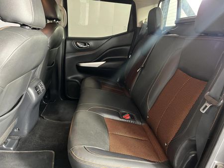 2019-Nissan-Navara-23D-Stealth-Double-Cab_3