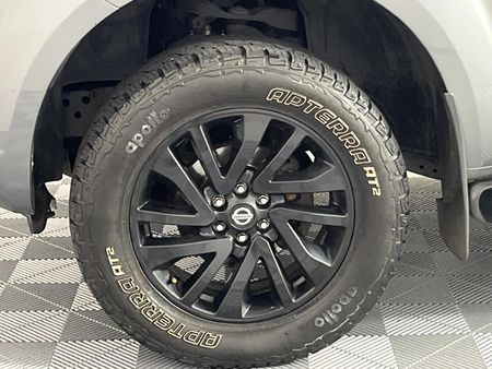 2019-Nissan-Navara-23D-Stealth-Double-Cab_4