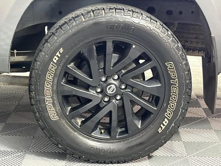 2019-Nissan-Navara-23D-Stealth-Double-Cab_6