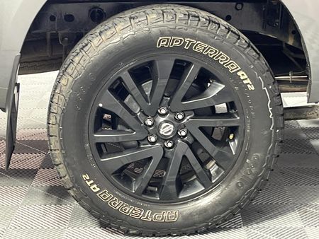 2019-Nissan-Navara-23D-Stealth-Double-Cab_7