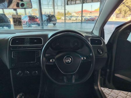 2020-Volkswagen-Polo-Vivo-16-Highline-5-dr_11