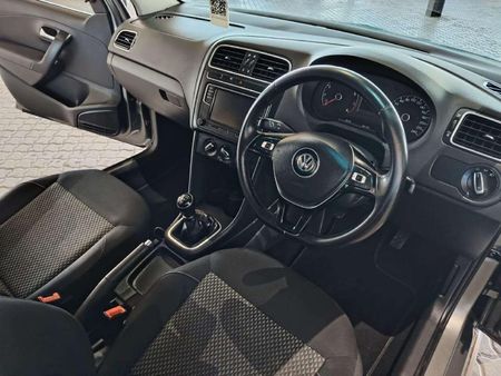 2020-Volkswagen-Polo-Vivo-16-Highline-5-dr_4