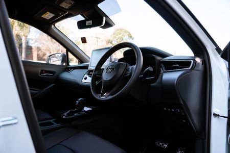 2026-Toyota-Corolla-Cross-18-GR-S-Hybrid_8