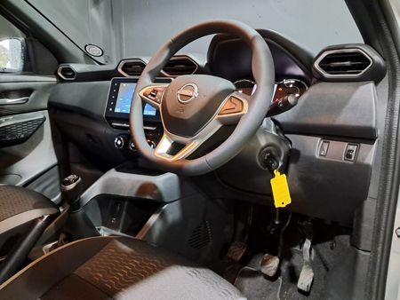 2026-Nissan-Magnite-10-Visia_13