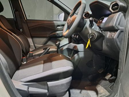2026-Nissan-Magnite-10-Visia_14