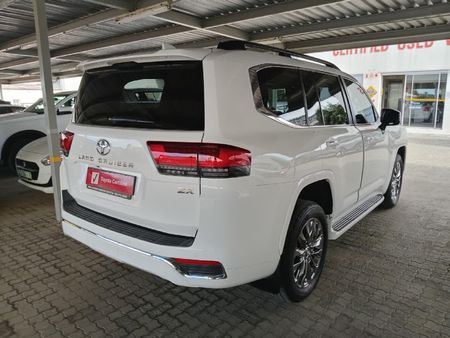 2025-Toyota-Land-Cruiser-300-V6-33D-ZX_1