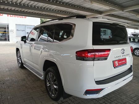 2025-Toyota-Land-Cruiser-300-V6-33D-ZX_25
