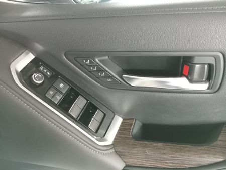 2025-Toyota-Land-Cruiser-300-V6-33D-ZX_28