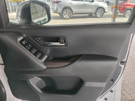 2025-Toyota-Land-Cruiser-300-V6-33D-ZX_29