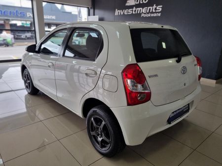 2018-Toyota-Etios-15-Xi-5-dr_14
