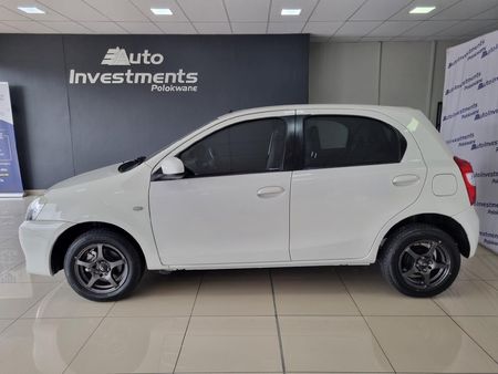 2018-Toyota-Etios-15-Xi-5-dr_5