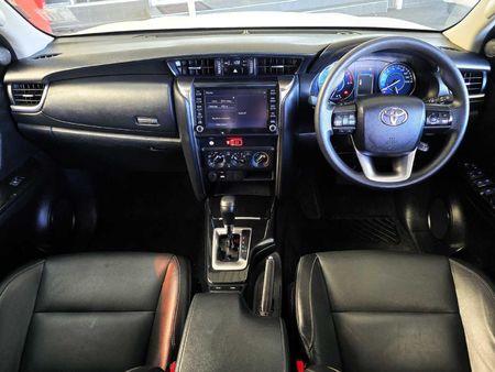 2025-Toyota-Fortuner-24-GD-6-RB-Auto_9