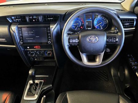 2025-Toyota-Fortuner-24-GD-6-RB-Auto_10