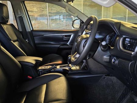2025-Toyota-Fortuner-24-GD-6-RB-Auto_12
