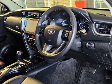 2025-Toyota-Fortuner-24-GD-6-RB-Auto_14