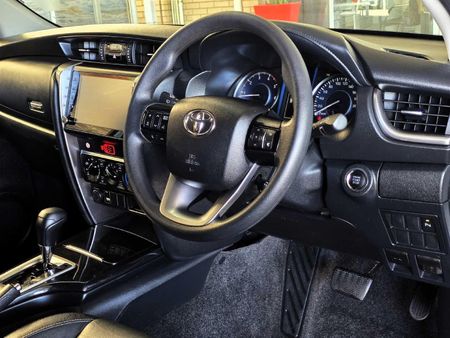 2025-Toyota-Fortuner-24-GD-6-RB-Auto_15