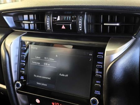 2025-Toyota-Fortuner-24-GD-6-RB-Auto_16