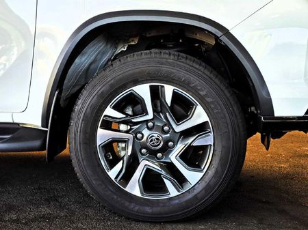 2025-Toyota-Fortuner-24-GD-6-RB-Auto_21