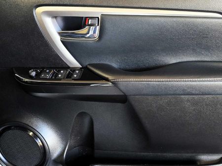 2025-Toyota-Fortuner-24-GD-6-RB-Auto_22
