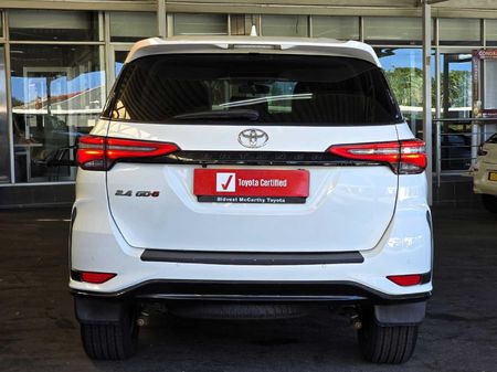 2025-Toyota-Fortuner-24-GD-6-RB-Auto_2