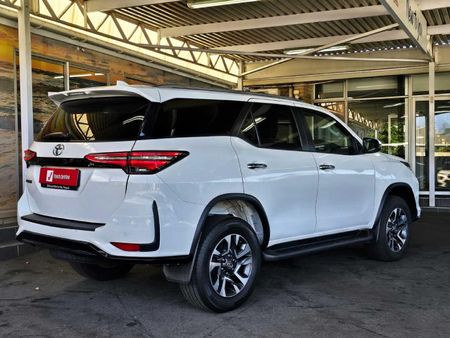 2025-Toyota-Fortuner-24-GD-6-RB-Auto_6