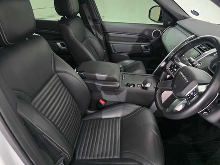 2022-Land-Rover-Discovery-30-TD-SE-R-Dynamic-D300_16