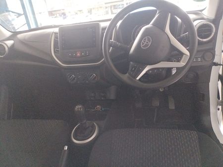 2025-Toyota-Vitz-10-XR_7