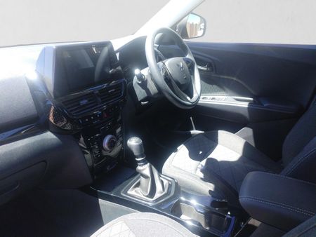 2026-Mahindra-XUV-3XO-12T-MX2_18