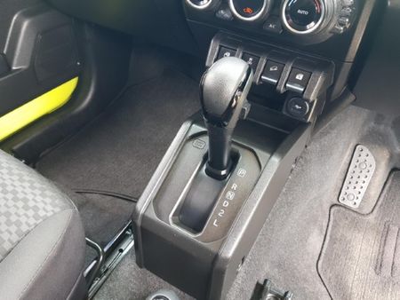 2020-Suzuki-Jimny-15-GLX-Auto_13