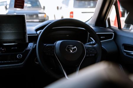2026-Toyota-Corolla-Cross-18-XR-Hybrid_21