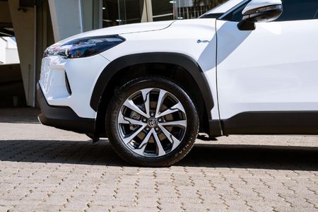 2026-Toyota-Corolla-Cross-18-XR-Hybrid_8