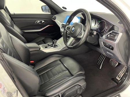 2019-BMW-3-Series-330i-M-Sport-Launch-Edition_9